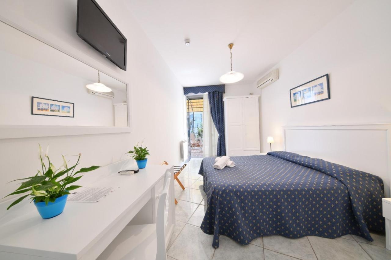 Hotel Noris อีสเกีย ภายนอก รูปภาพ