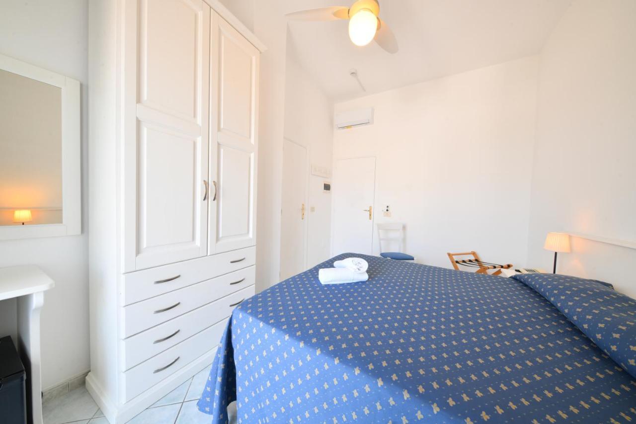 Hotel Noris อีสเกีย ภายนอก รูปภาพ