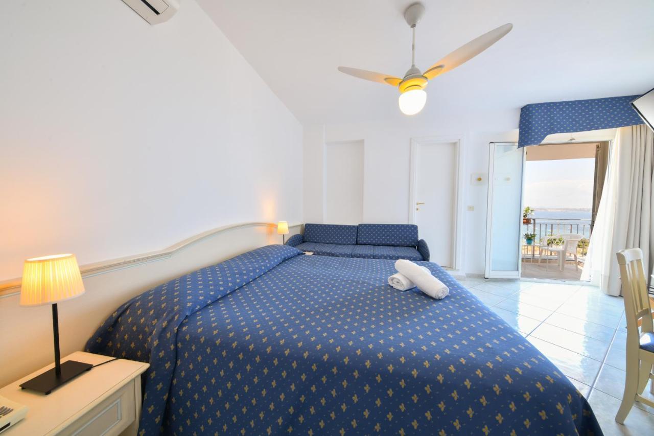 Hotel Noris อีสเกีย ภายนอก รูปภาพ
